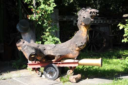 Fahrbahrer Drache